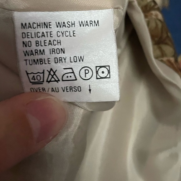 Liz wear safari vest - Picture 4 of 10